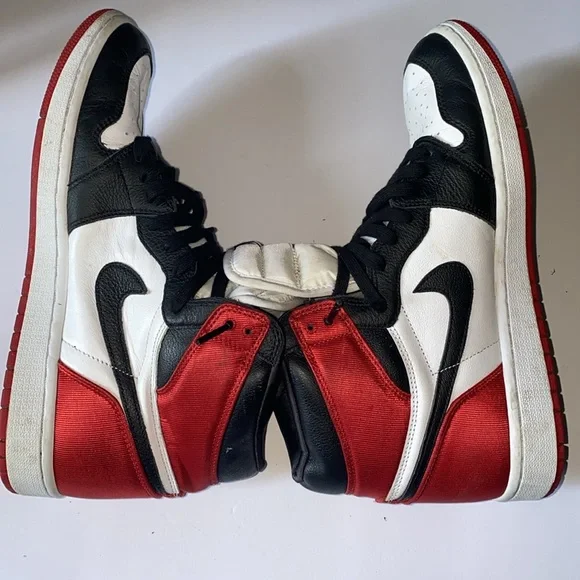 Air Jordan 1 Retro High Satin Black Toe
